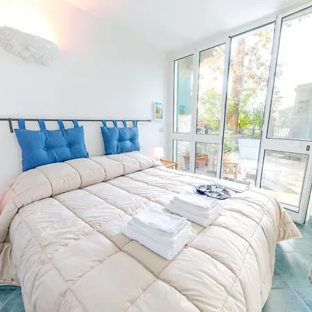 Apartment Terrazza • Con Piscina Idromassaggio Parcheggio Gratis • Giardino • Wi-fi *