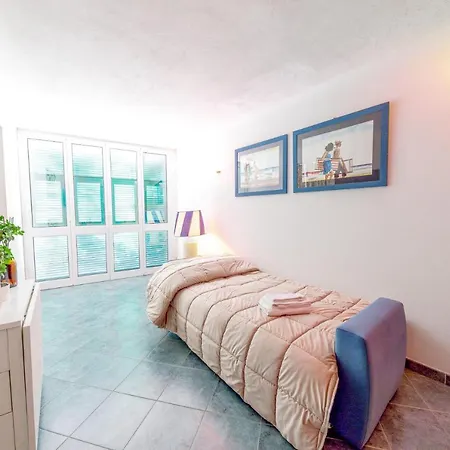 Terrazza • Con Piscina Idromassaggio Parcheggio Gratis • Giardino • Wi-fi Apartment Rapallo
